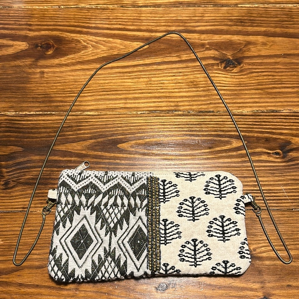 Dayaday Small handbag- white/black beaded with chain strap